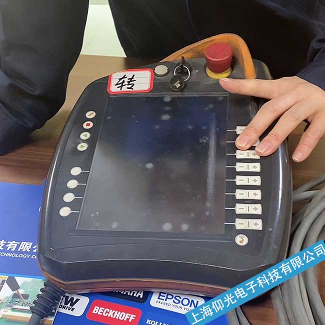 �ӱ��쿨KUKA�C����ʾ�̺У�ʾ�������M����ϵ�y(t��ng)�����_�P�p�ľS��